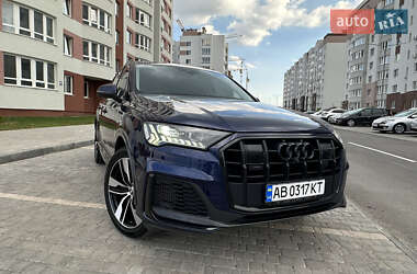 Позашляховик / Кросовер Audi Q7 2020 в 