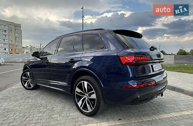 Позашляховик / Кросовер Audi Q7 2020 в 