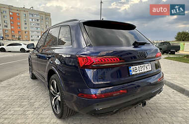 Позашляховик / Кросовер Audi Q7 2020 в 