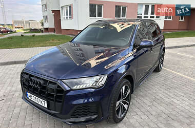 Позашляховик / Кросовер Audi Q7 2020 в 