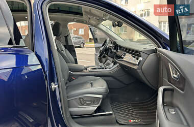 Позашляховик / Кросовер Audi Q7 2020 в 