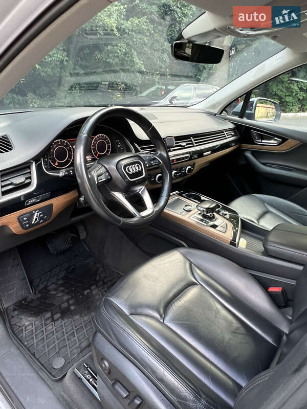Позашляховик / Кросовер Audi Q7 2017 в Чернівцях