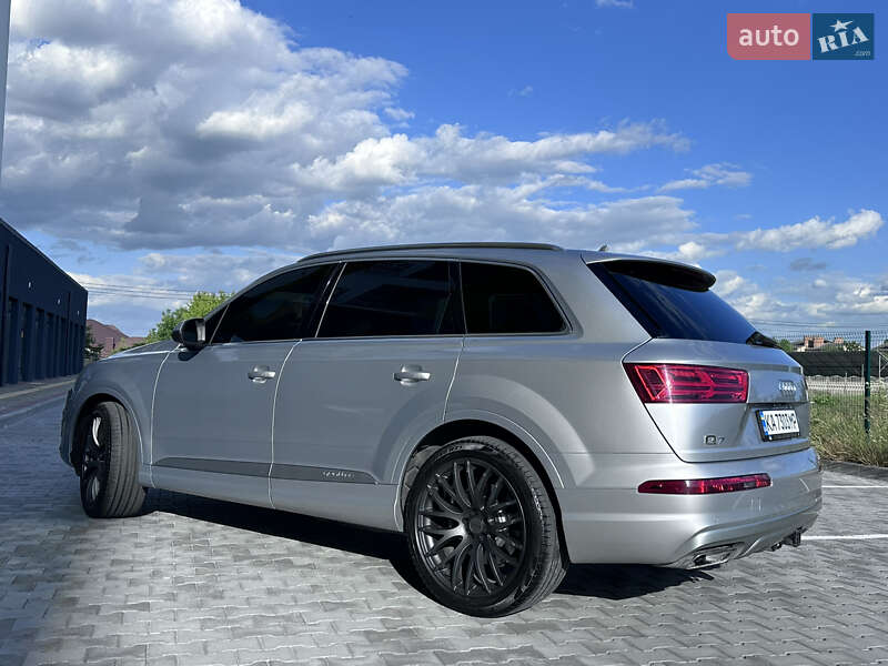 Позашляховик / Кросовер Audi Q7 2017 в Луцьку