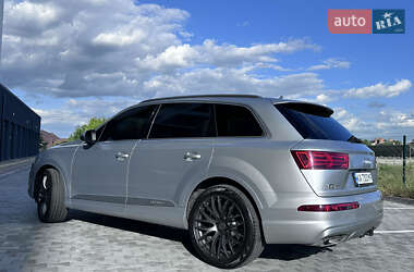 Внедорожник / Кроссовер Audi Q7 2017 в 