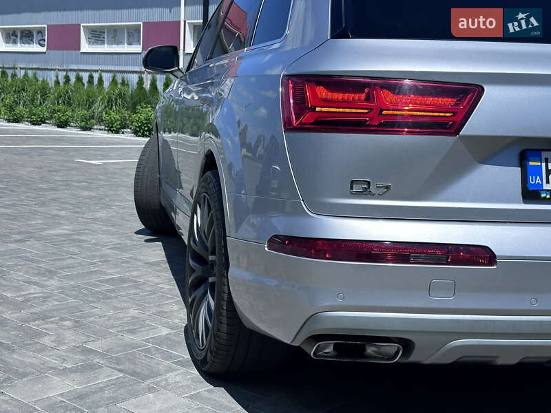 Позашляховик / Кросовер Audi Q7 2017 в Луцьку