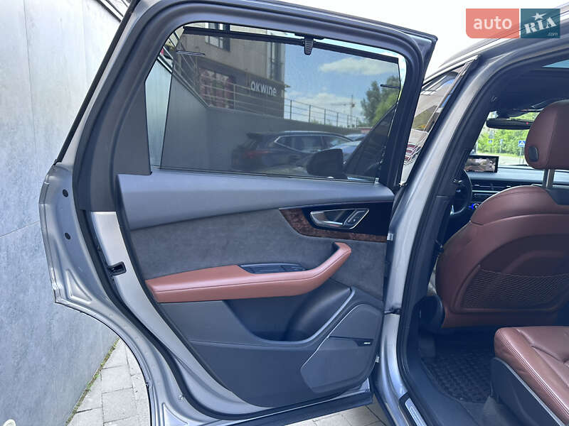 Позашляховик / Кросовер Audi Q7 2017 в Луцьку