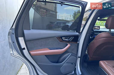 Внедорожник / Кроссовер Audi Q7 2017 в 