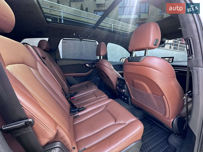 Позашляховик / Кросовер Audi Q7 2017 в Луцьку