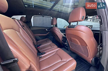 Внедорожник / Кроссовер Audi Q7 2017 в 