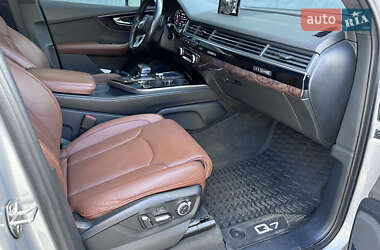 Внедорожник / Кроссовер Audi Q7 2017 в 