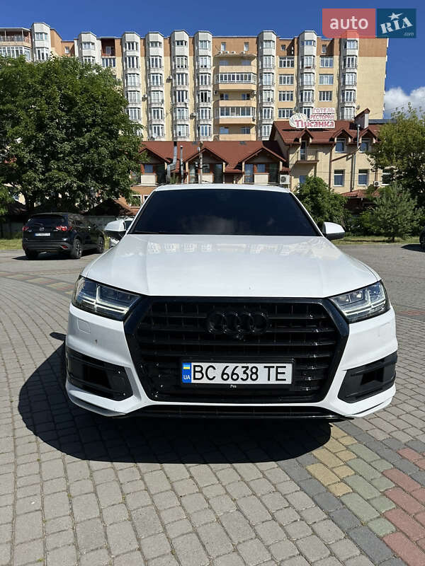 Позашляховик / Кросовер Audi Q7 2017 в 