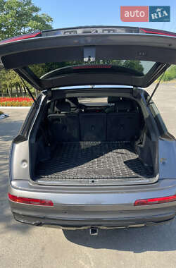 Внедорожник / Кроссовер Audi Q7 2020 в 
