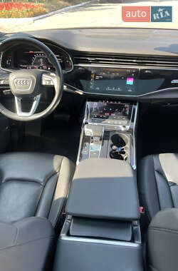 Внедорожник / Кроссовер Audi Q7 2020 в 