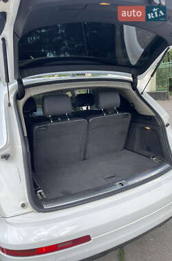 Позашляховик / Кросовер Audi Q7 2006 в 