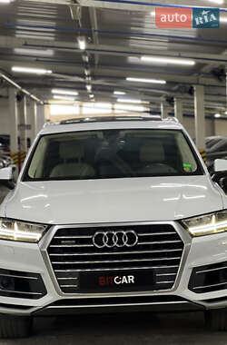Внедорожник / Кроссовер Audi Q7 2017 в 