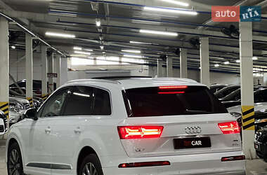 Внедорожник / Кроссовер Audi Q7 2017 в 