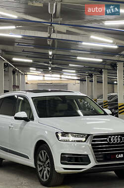 Внедорожник / Кроссовер Audi Q7 2017 в 