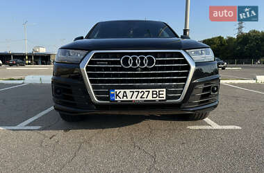 Позашляховик / Кросовер Audi Q7 2018 в 