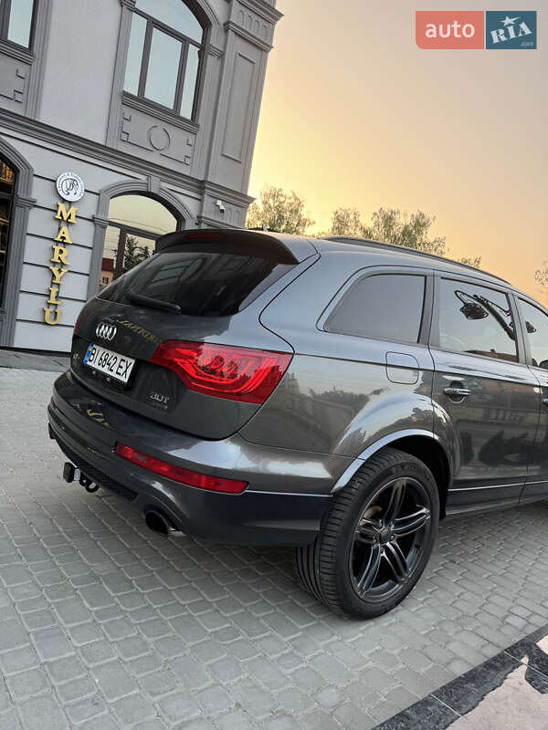 Позашляховик / Кросовер Audi Q7 2015 в 