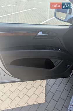Позашляховик / Кросовер Audi Q7 2014 в 