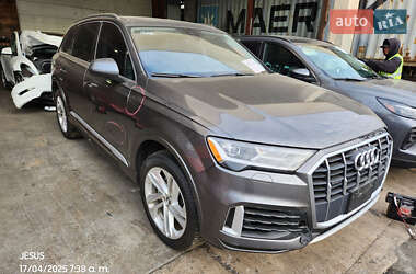 Позашляховик / Кросовер Audi Q7 2020 в 