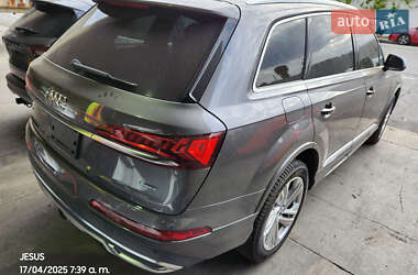 Позашляховик / Кросовер Audi Q7 2020 в 