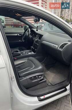 Позашляховик / Кросовер Audi Q7 2012 в 