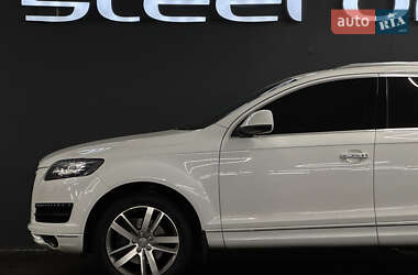 Позашляховик / Кросовер Audi Q7 2013 в 