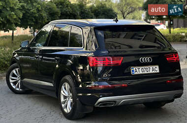 Позашляховик / Кросовер Audi Q7 2016 в 