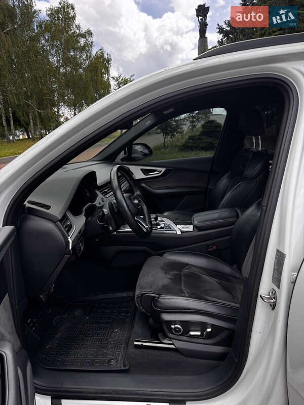 Позашляховик / Кросовер Audi Q7 2017 в Житомирі