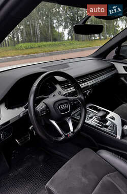 Внедорожник / Кроссовер Audi Q7 2017 в 