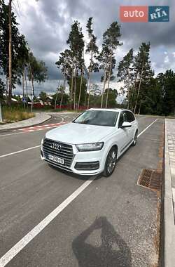 Внедорожник / Кроссовер Audi Q7 2016 в 