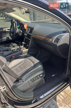 Позашляховик / Кросовер Audi Q7 2013 в 