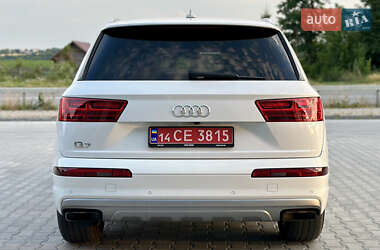 Позашляховик / Кросовер Audi Q7 2018 в 