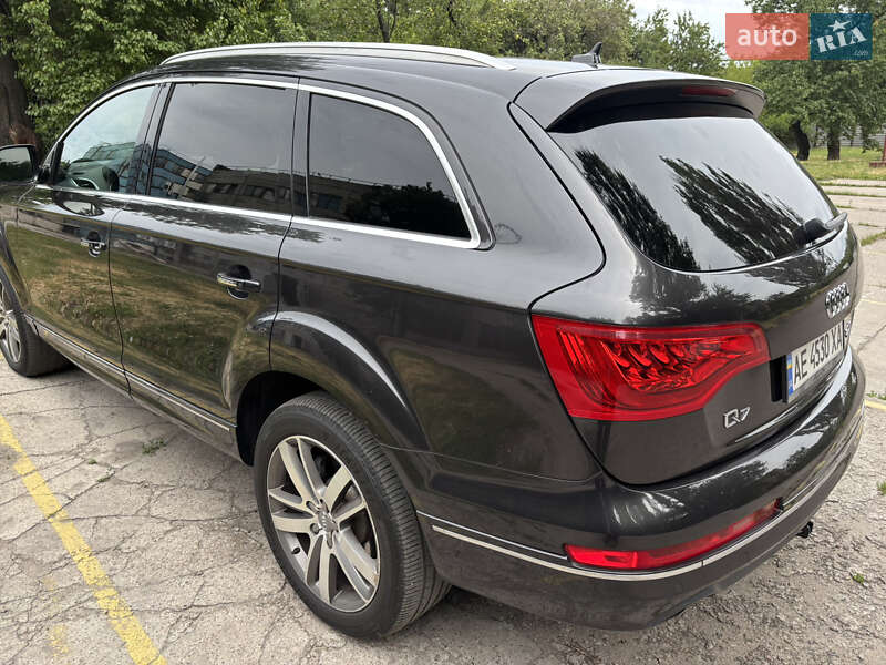Позашляховик / Кросовер Audi Q7 2014 в Кам'янському