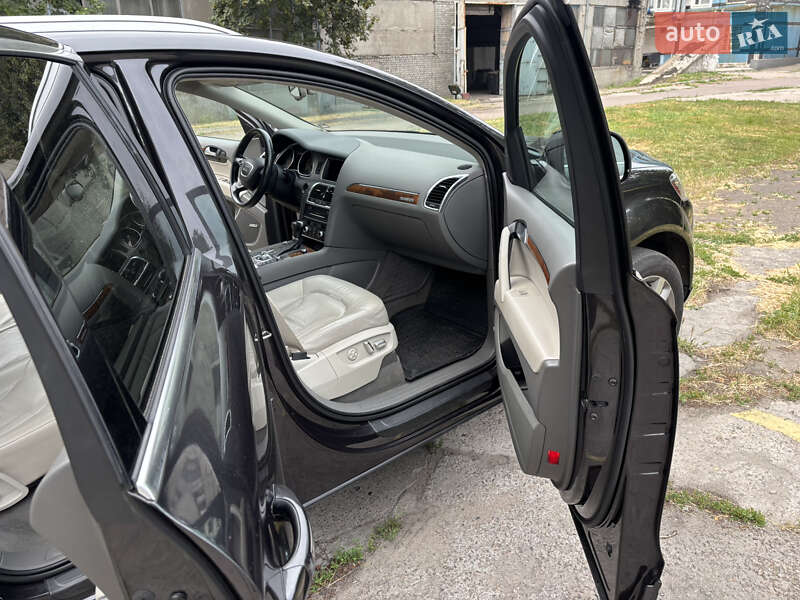 Позашляховик / Кросовер Audi Q7 2014 в Кам'янському