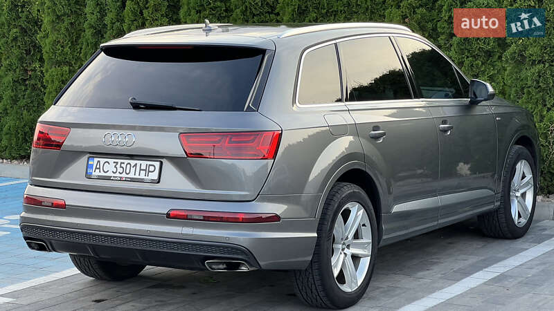 Позашляховик / Кросовер Audi Q7 2016 в Луцьку