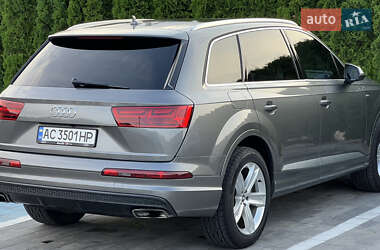 Внедорожник / Кроссовер Audi Q7 2016 в 