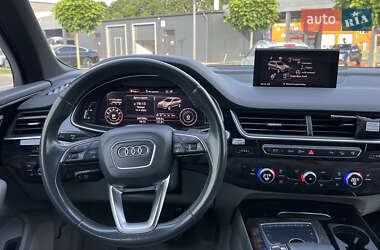 Внедорожник / Кроссовер Audi Q7 2016 в 
