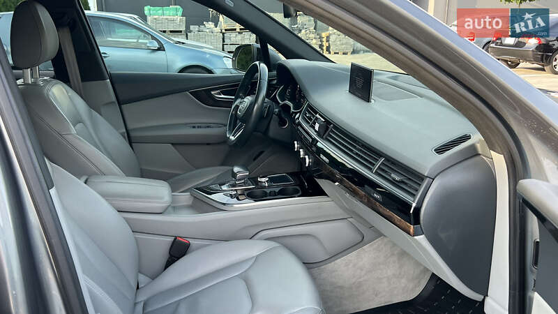 Позашляховик / Кросовер Audi Q7 2016 в Луцьку