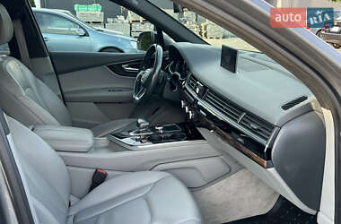 Внедорожник / Кроссовер Audi Q7 2016 в 