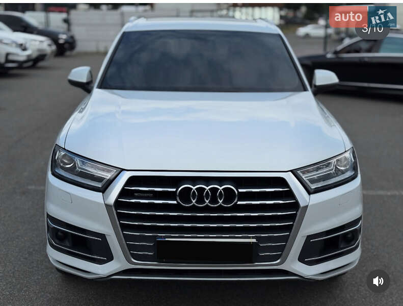 Внедорожник / Кроссовер Audi Q7 2016 в 