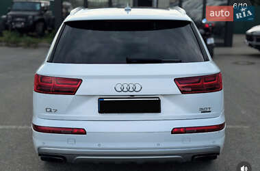 Внедорожник / Кроссовер Audi Q7 2016 в 