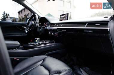 Позашляховик / Кросовер Audi Q7 2018 в 