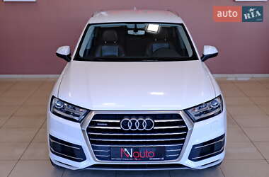 Внедорожник / Кроссовер Audi Q7 2015 в 