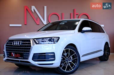 Внедорожник / Кроссовер Audi Q7 2015 в 