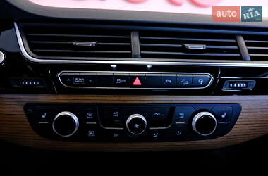Внедорожник / Кроссовер Audi Q7 2015 в 