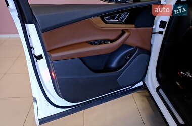 Внедорожник / Кроссовер Audi Q7 2015 в 