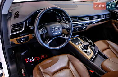 Внедорожник / Кроссовер Audi Q7 2015 в 