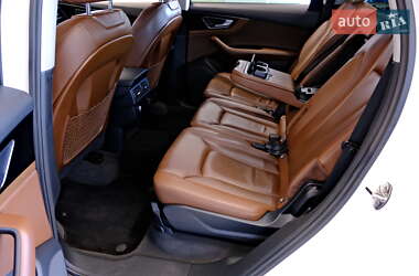 Внедорожник / Кроссовер Audi Q7 2015 в 